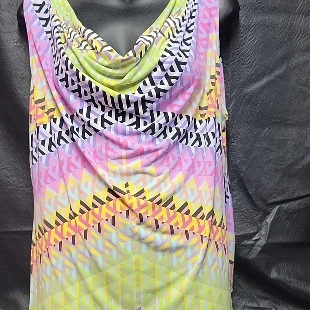 Calvin Klein size XL Is sleeveless blouse with asymmetrical Patterns.